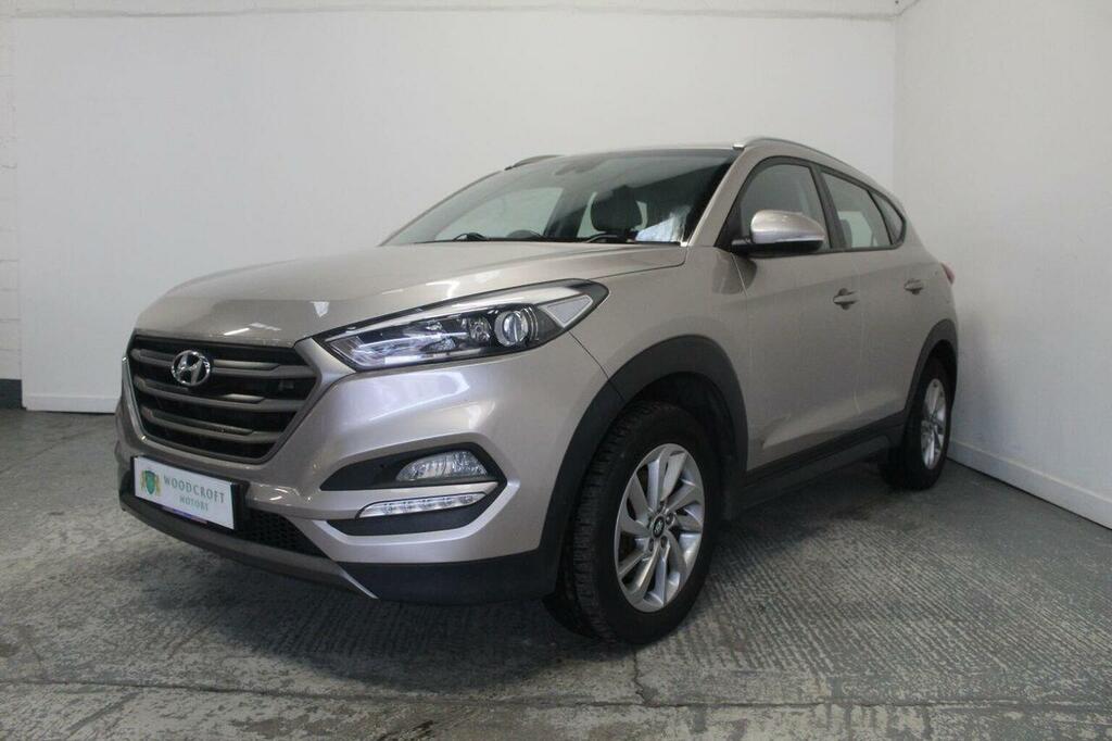 Hyundai Tucson Suv 1.7 Crdi Blue Drive Se Euro 6 Ss 2016 SG66BHU White #2