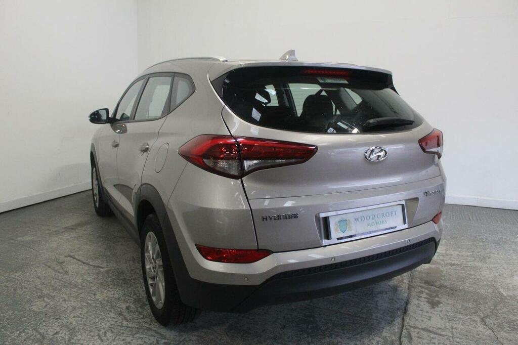 Hyundai Tucson Suv 1.7 Crdi Blue Drive Se Euro 6 Ss 2016 SG66BHU White #5