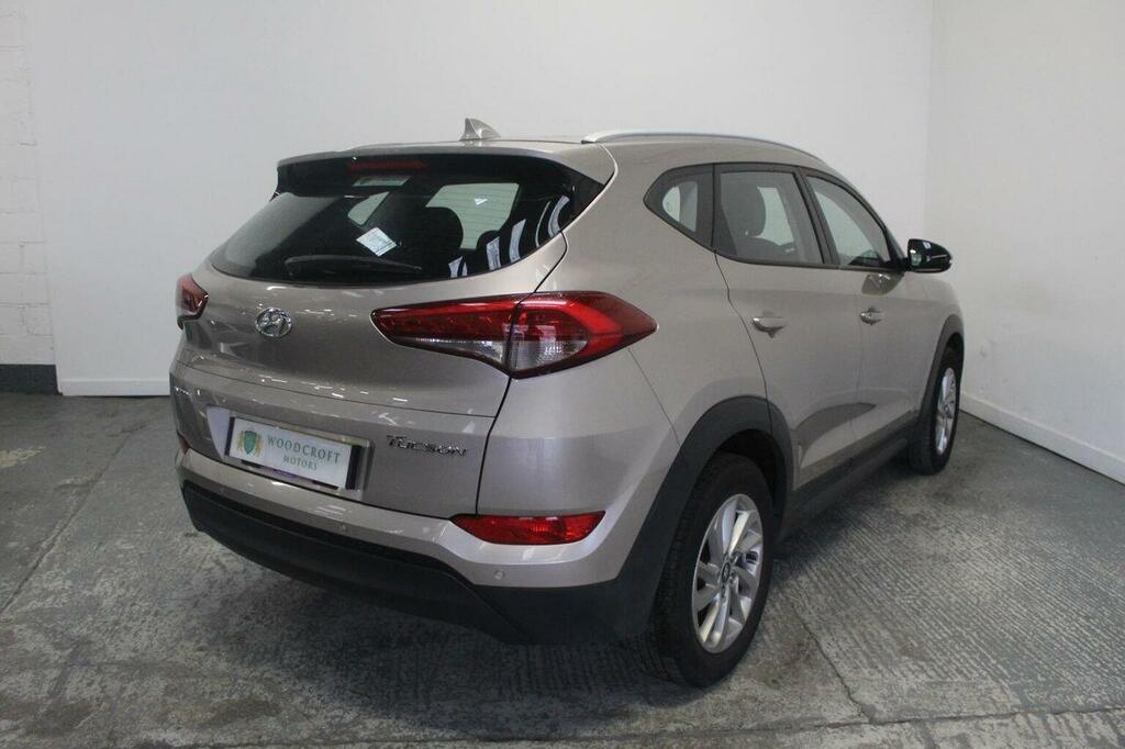 Hyundai Tucson Suv 1.7 Crdi Blue Drive Se Euro 6 Ss 2016 SG66BHU White #6