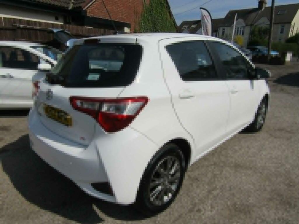 Toyota Yaris 1.0 Vvt-i Icon Tech 2 Former Keepers Only 46 000 M White #2