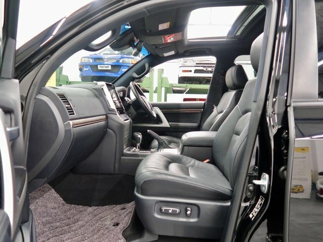 Toyota Land Cruiser V8 V8 4.6 Zx V8 Black #43