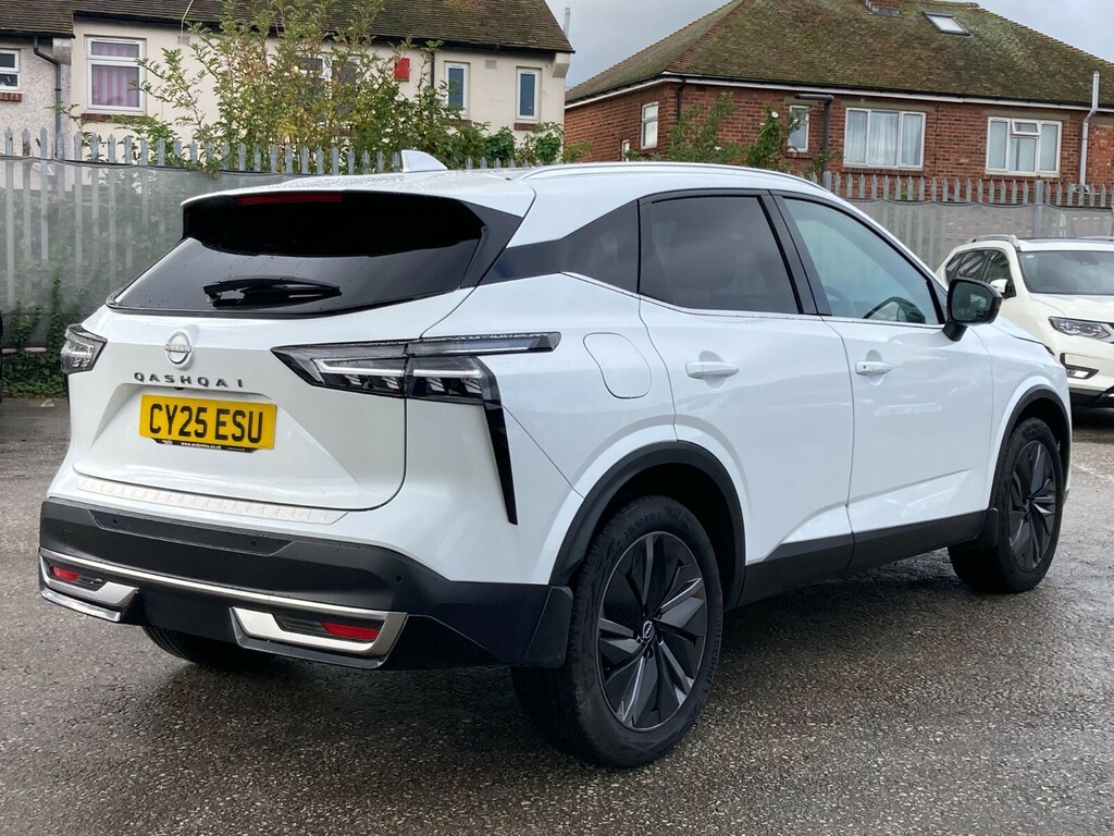 Nissan Qashqai 1.3 Dig-t Mh 158 Tekna Xtronic CY25ESU White #4