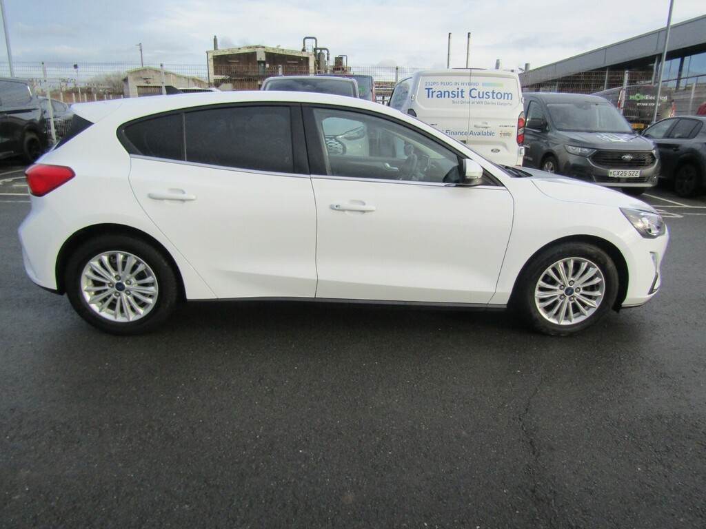 Ford Focus 1.0T Ecoboost 125 Titanium Navigation BL71WGG White #2