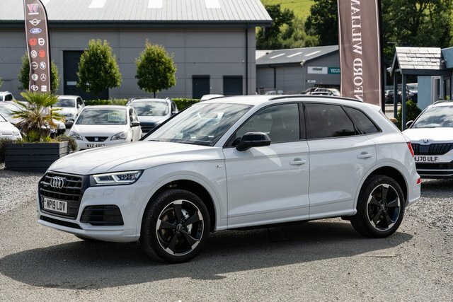 Audi Q5 2.0 Tdi 40 Black Edition Suv S Tronic Q MP19LDV White #3