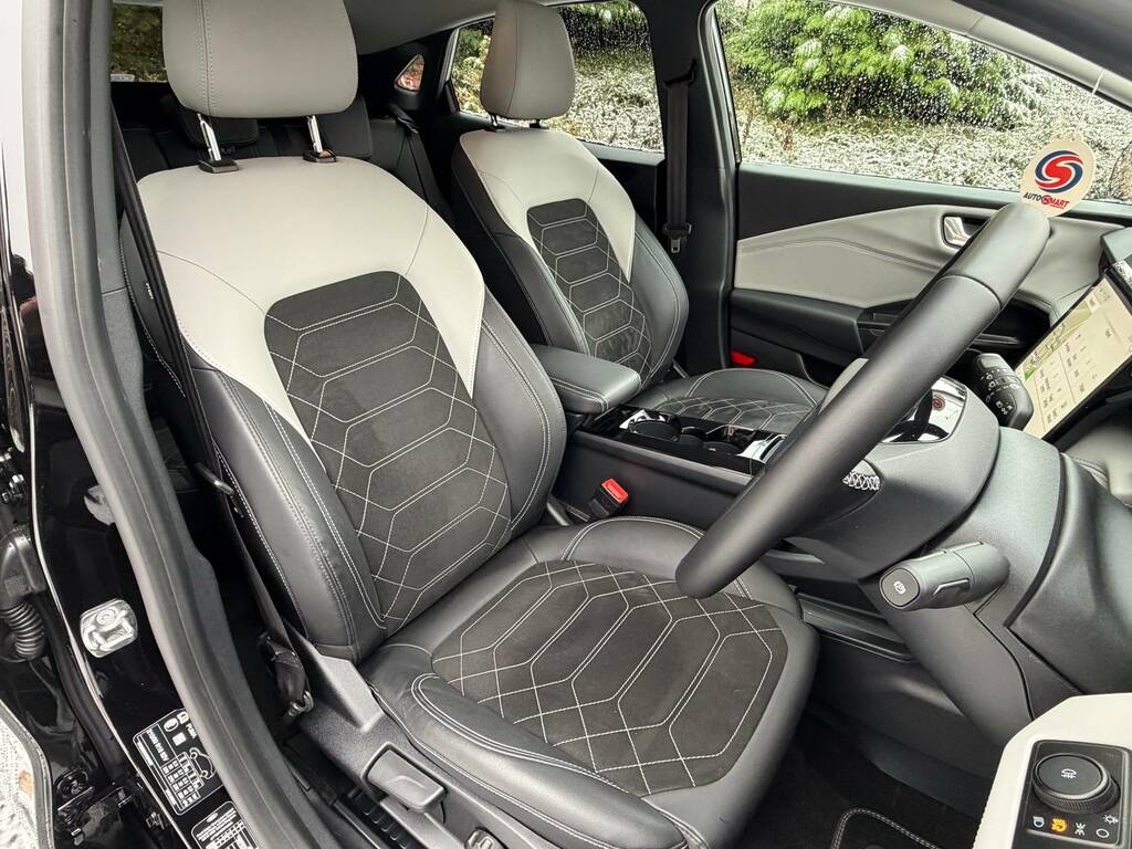 Ford Puma Premium 43 Kwh Standard Range 1 Speed SP25HKL Black #2