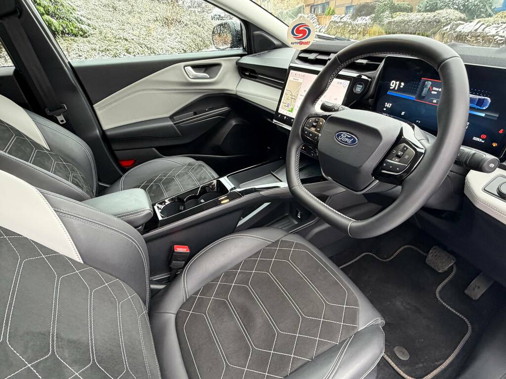 Ford Puma Premium 43 Kwh Standard Range 1 Speed Black