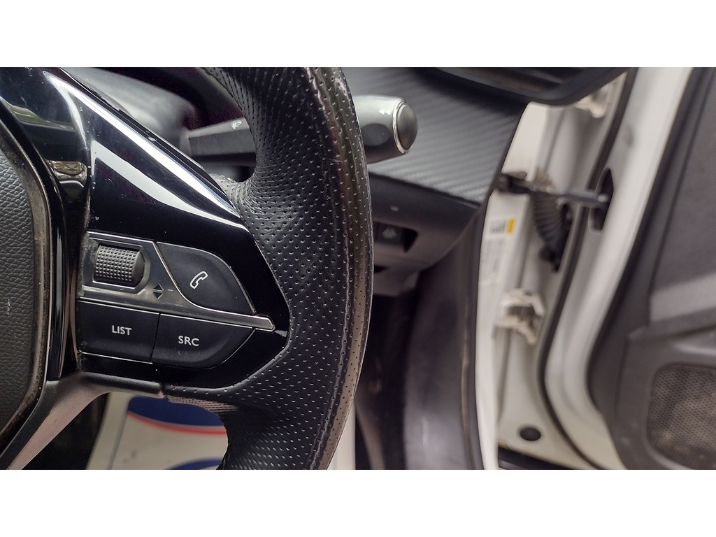 Peugeot 2008 Bluehdi Gt MD21OOG White #5