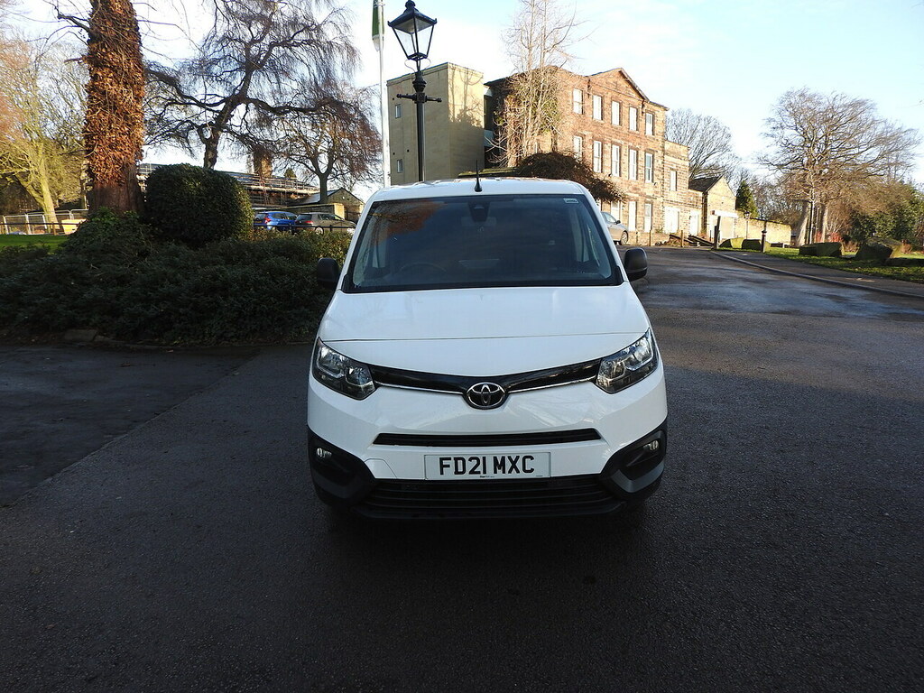 Toyota Proace City 1.5 Bluehdi Icon Short Panel Van White #2