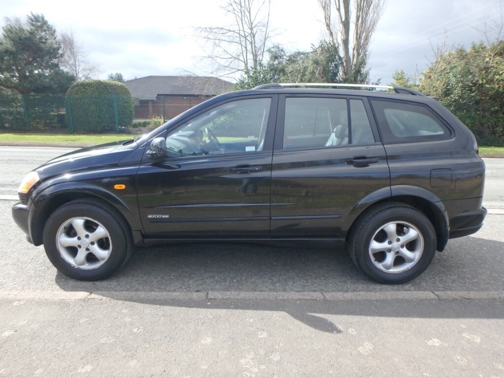SsangYong Kyron 2.0Td Se Station Wagon Black #4
