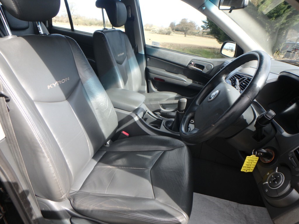 SsangYong Kyron 2.0Td Se Station Wagon Black #13