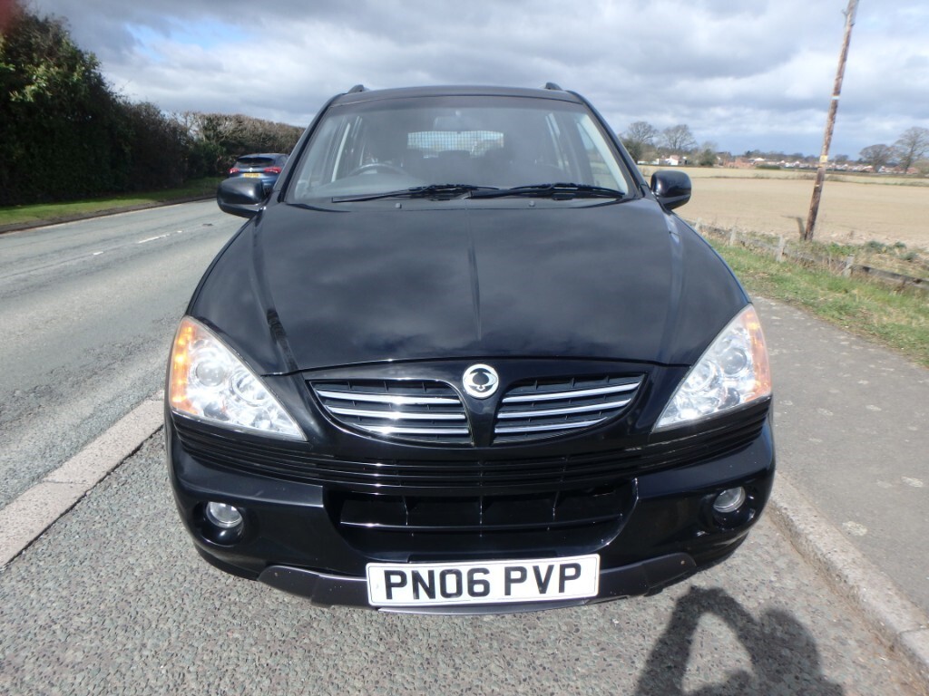 SsangYong Kyron 2.0Td Se Station Wagon Black #2