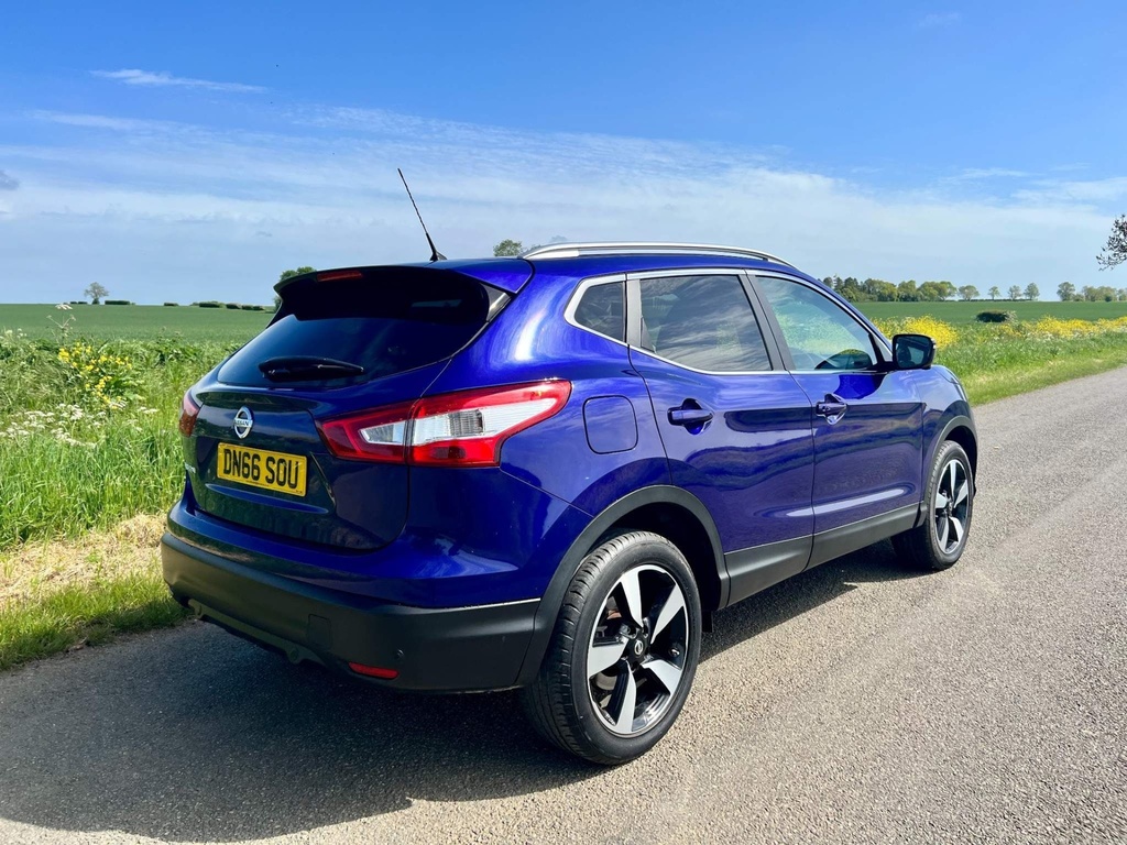 Nissan Qashqai+2 1.5 Dci N-tec 2Wd Red #2